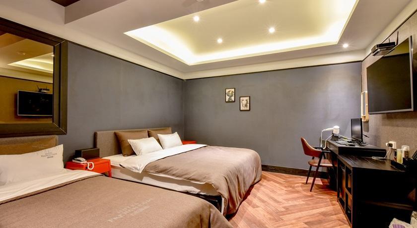 French Code Hotel Changwon Εξωτερικό φωτογραφία