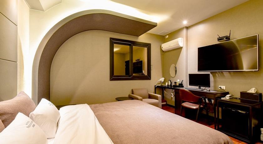 French Code Hotel Changwon Εξωτερικό φωτογραφία