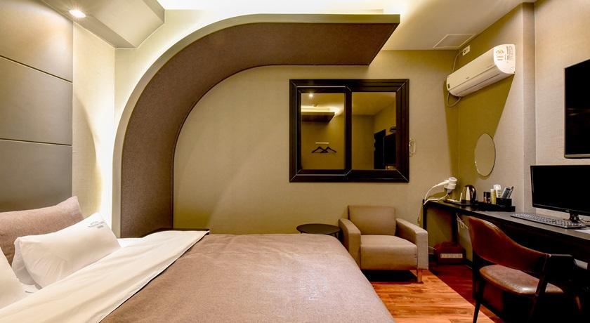 French Code Hotel Changwon Εξωτερικό φωτογραφία