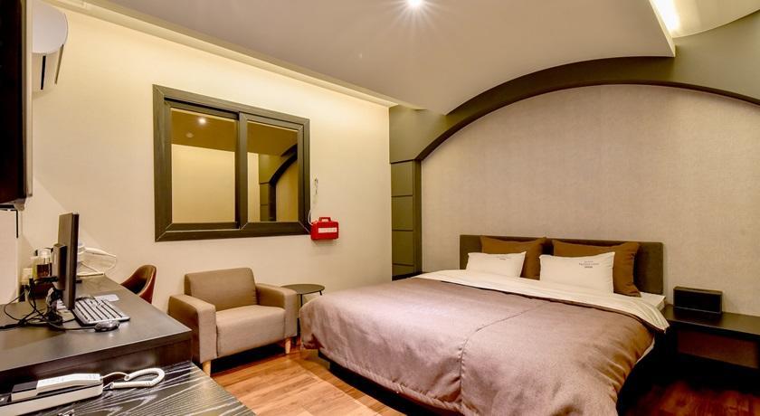 French Code Hotel Changwon Εξωτερικό φωτογραφία