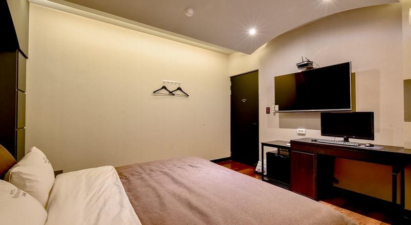 French Code Hotel Changwon Εξωτερικό φωτογραφία