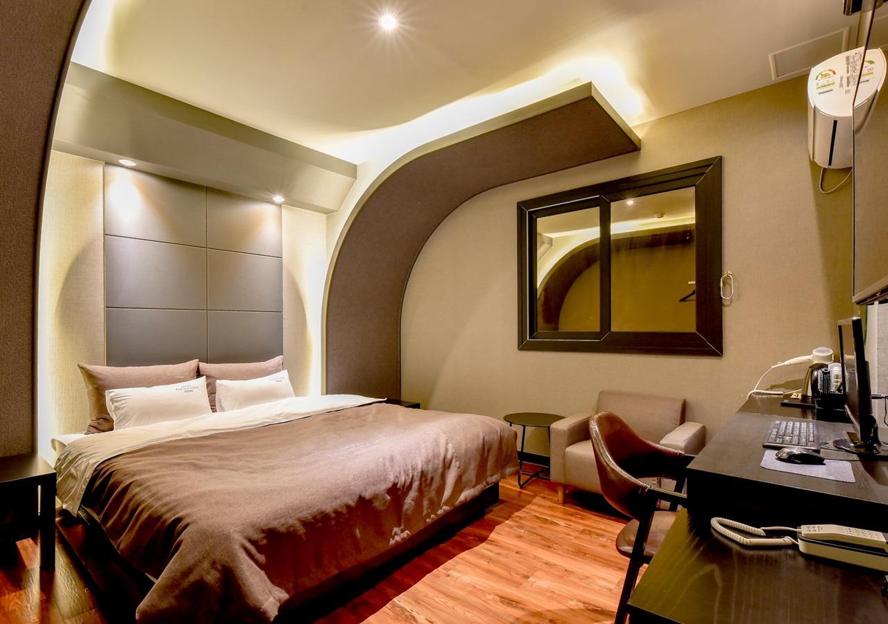 French Code Hotel Changwon Εξωτερικό φωτογραφία