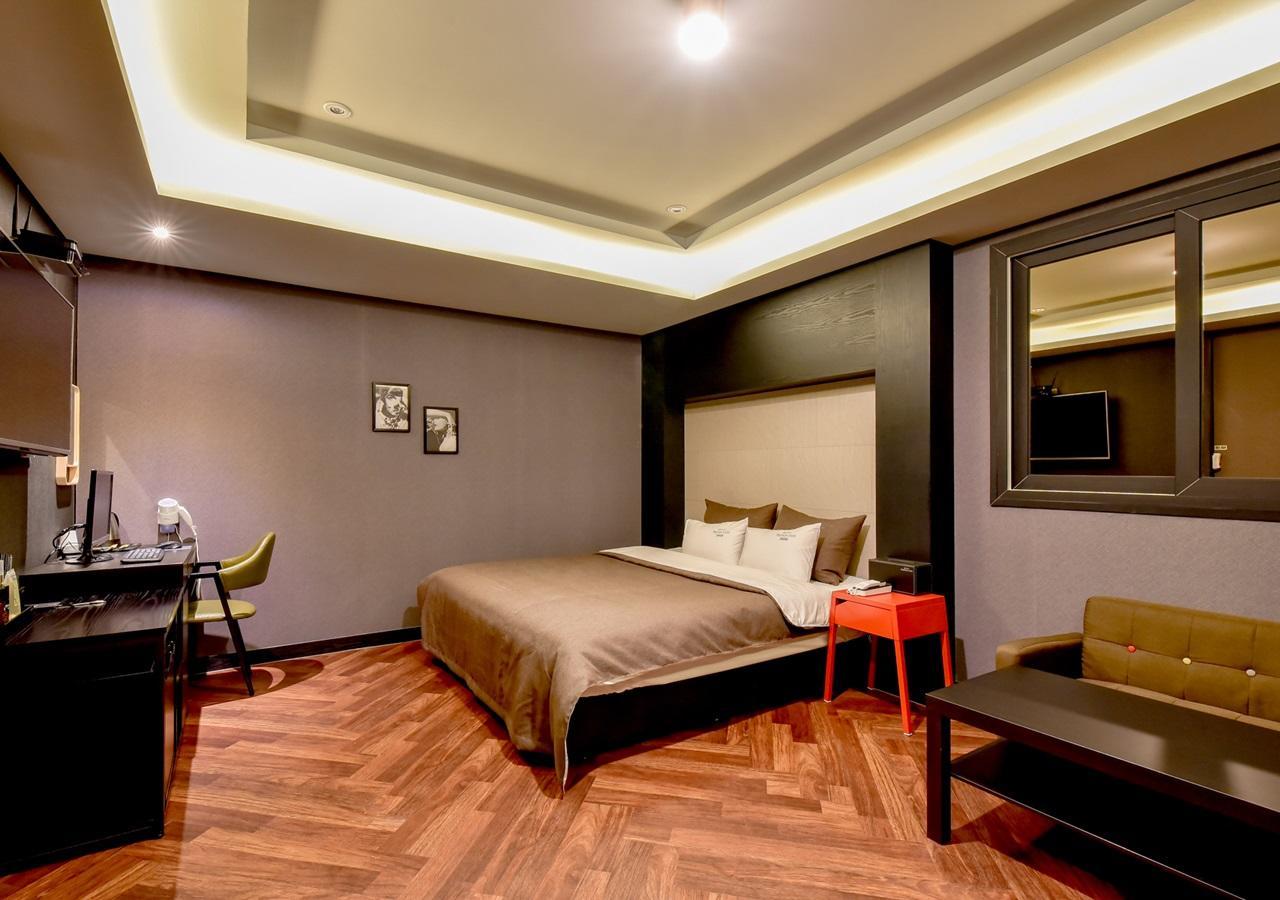 French Code Hotel Changwon Εξωτερικό φωτογραφία