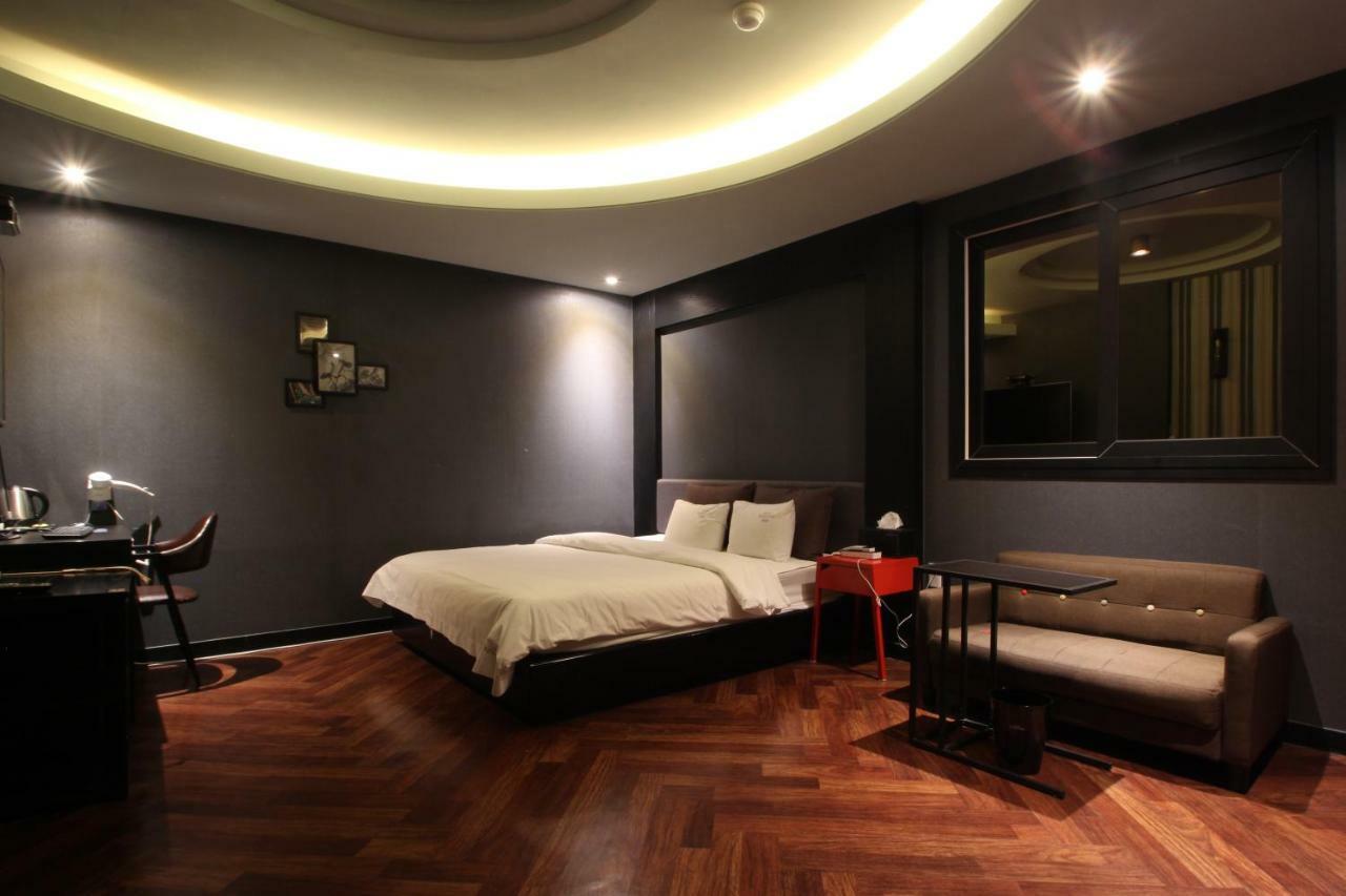 French Code Hotel Changwon Εξωτερικό φωτογραφία