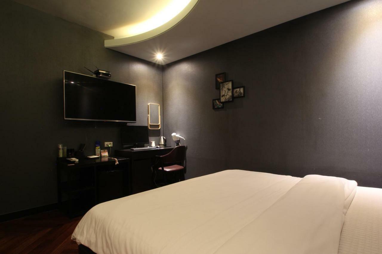French Code Hotel Changwon Εξωτερικό φωτογραφία