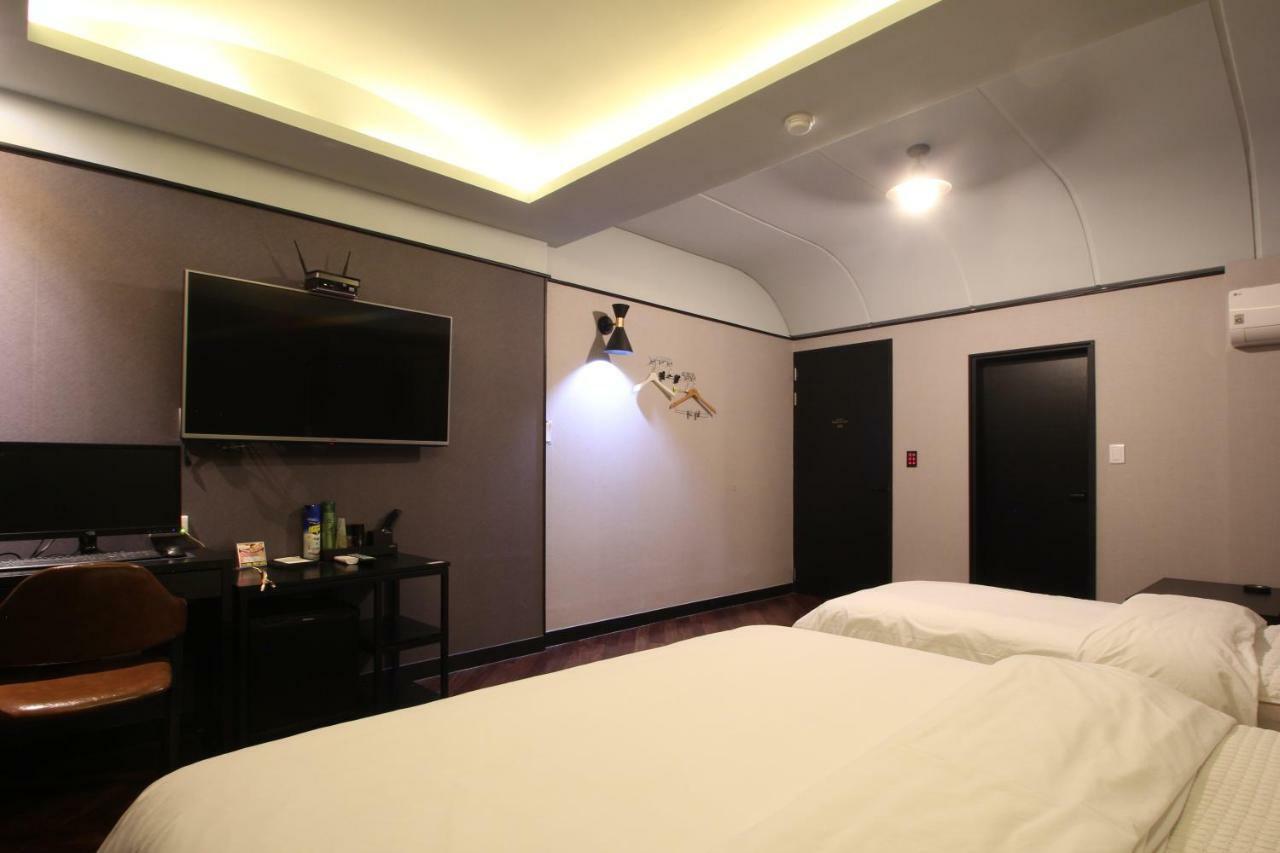 French Code Hotel Changwon Εξωτερικό φωτογραφία