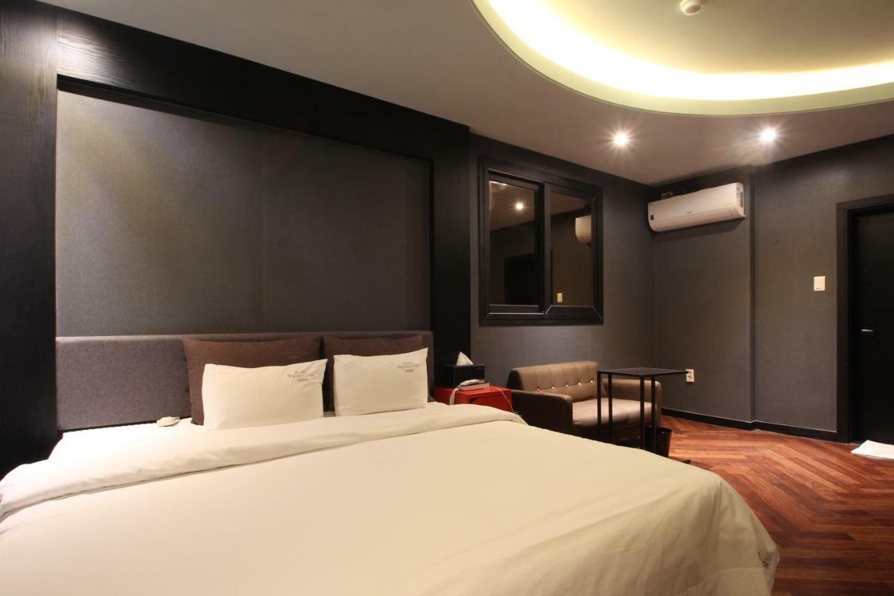 French Code Hotel Changwon Εξωτερικό φωτογραφία